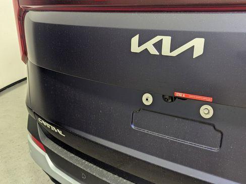 New 2026 Kia Carnival EX FWD image 8