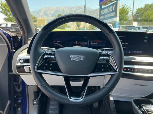 Used 2024 Cadillac Lyriq Luxury AWD/4WD image 31