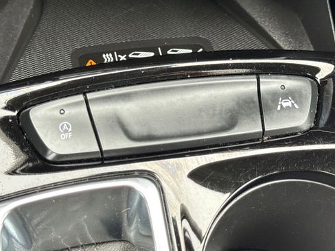 Used 2024 Chevrolet Trax LT w/ Sunroof Package FWD image 47