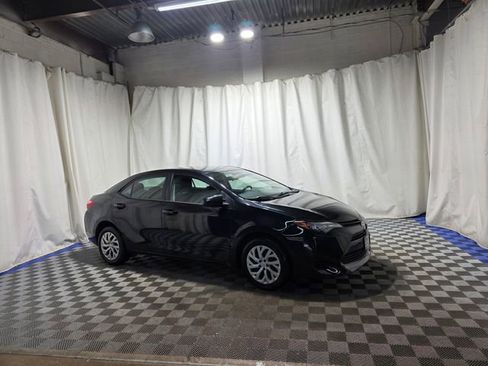 Used 2019 Toyota Corolla LE image 2