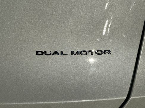 Used 2022 Tesla Model Y Long Range image 23