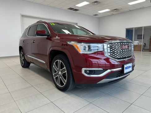 Used 2018 GMC Acadia Denali w/ Technology Package image 4