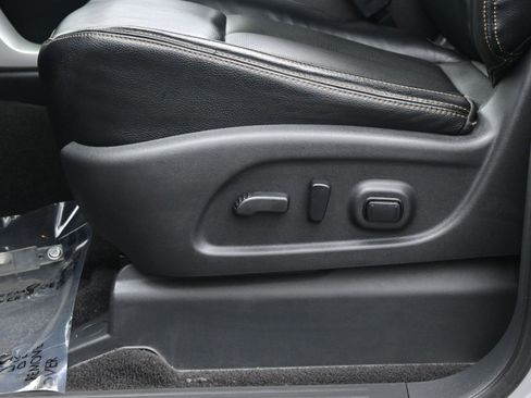 Used 2016 Nissan Titan SL image 11