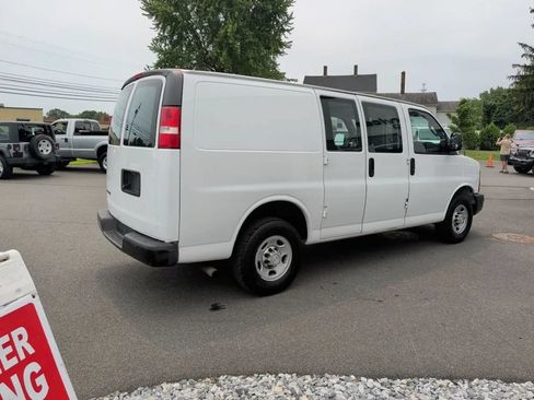 Used 2016 Chevrolet Express 2500 RWD image 9