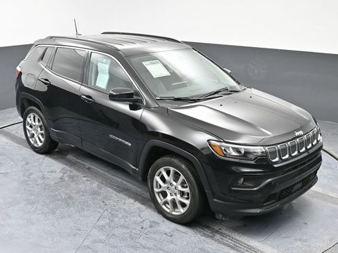 Used 2022 Jeep Compass Latitude image 42