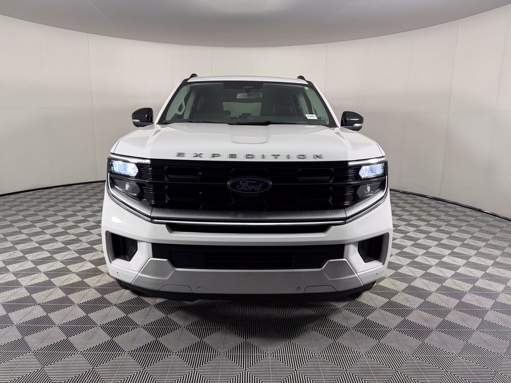 Used 2025 Ford Expedition Max Platinum AWD/4WD image 3