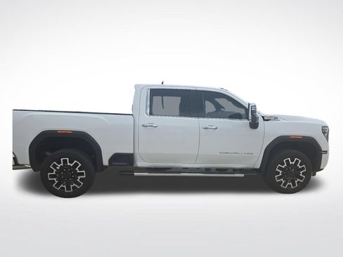 Used 2024 GMC Sierra 2500 Denali w/ Denali Reserve Package AWD/4WD image 3