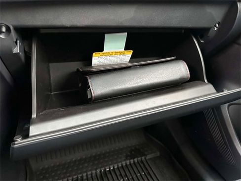 Used 2023 Toyota Venza LE image 31