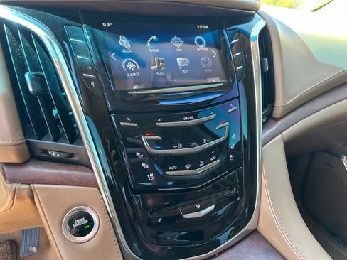 Used 2015 Cadillac Escalade Platinum AWD/4WD image 7