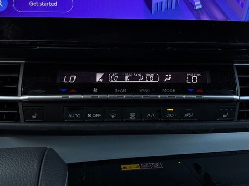 Used 2026 Toyota Sienna XLE FWD image 35