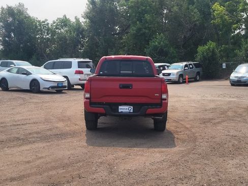 Used 2017 Toyota Tacoma TRD Sport w/ Tow Package (A/T) AWD/4WD image 5
