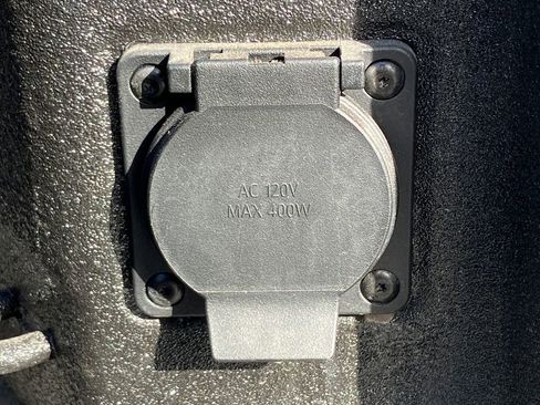 Used 2025 GMC Sierra 2500 SLT w/ SLT Premium Package image 30