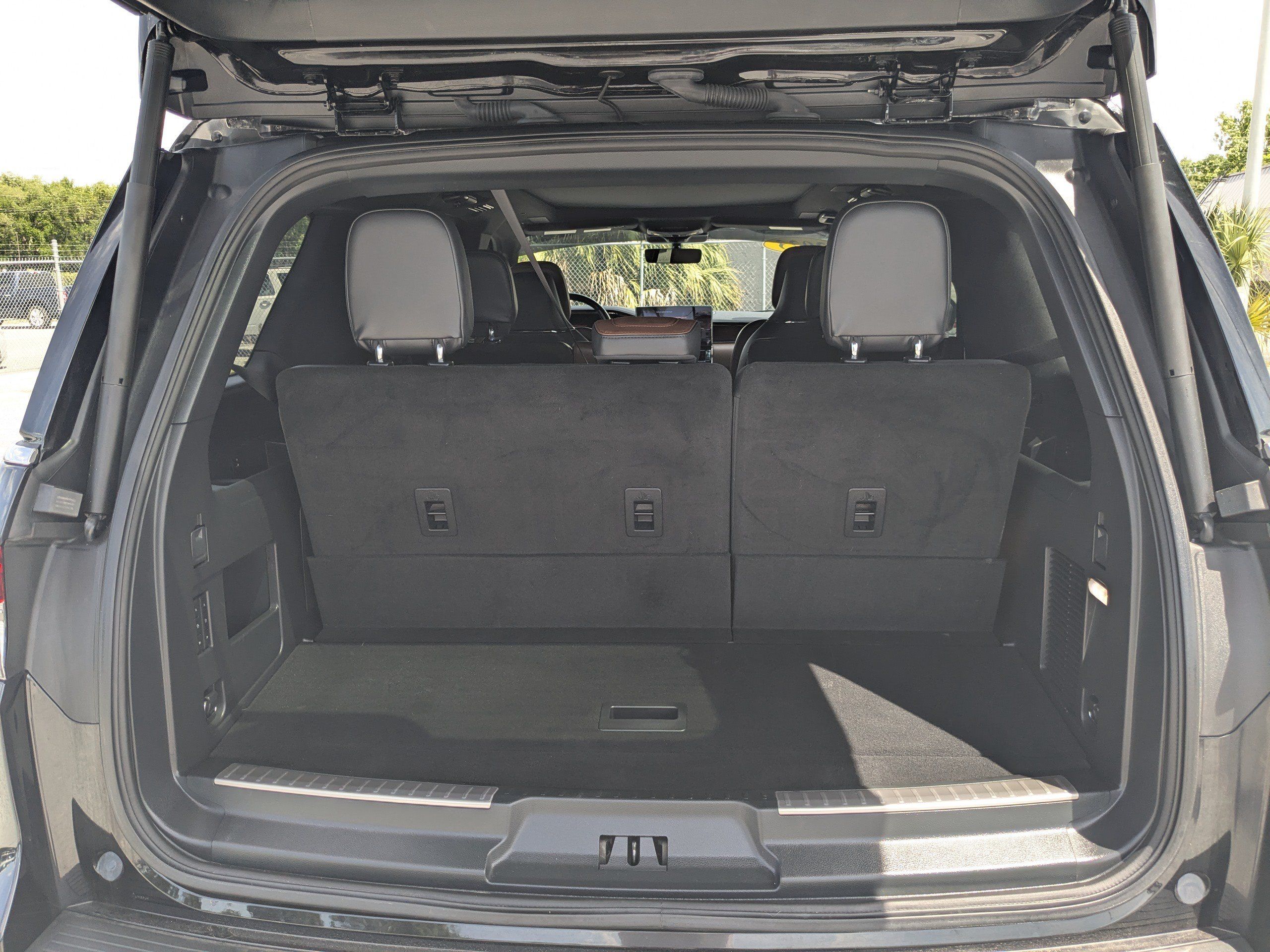 Used 2023 Lincoln Navigator Reserve AWD/4WD image 12