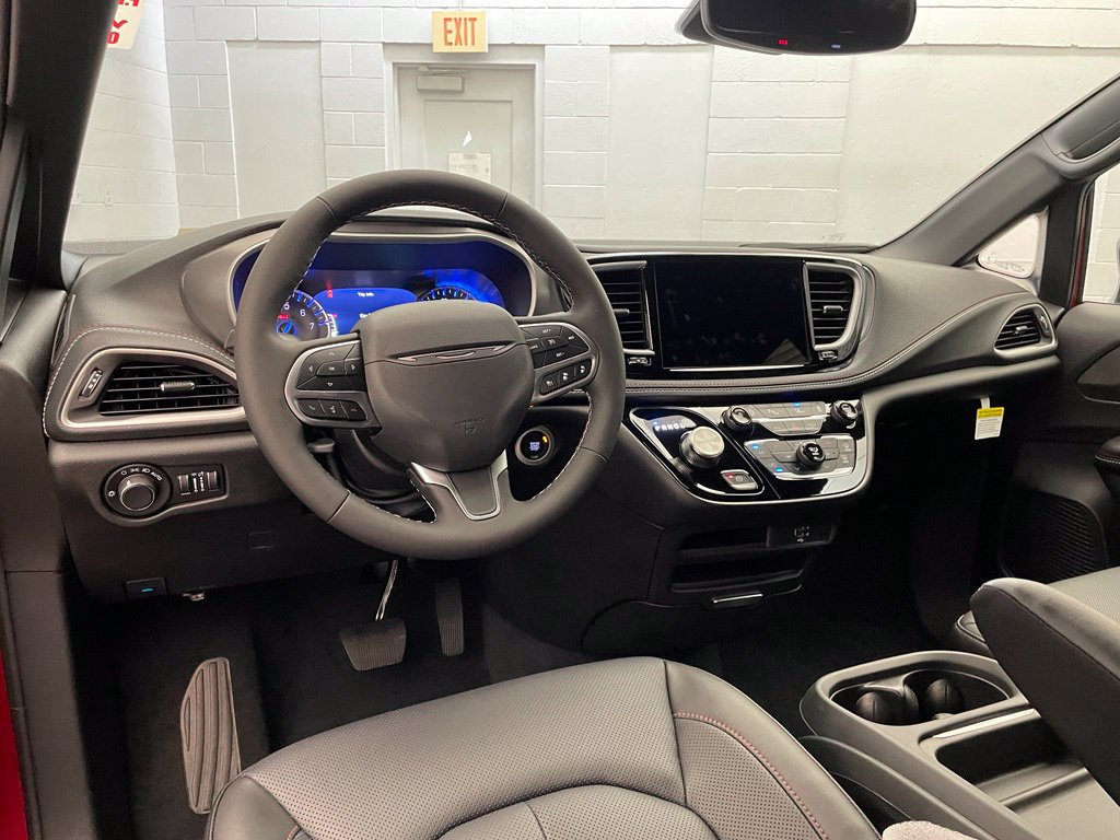 New 2027 Chrysler Pacifica Select FWD image 9