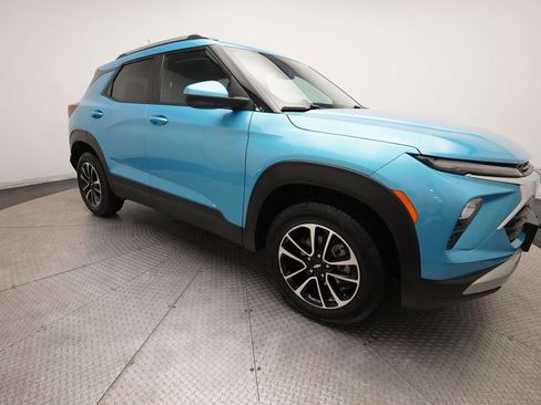 Used 2025 Chevrolet TrailBlazer LT AWD/4WD image 35