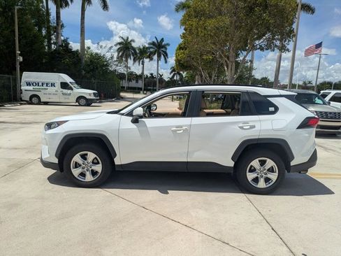 Used 2021 Toyota RAV4 XLE w/ Convenience Package image 6
