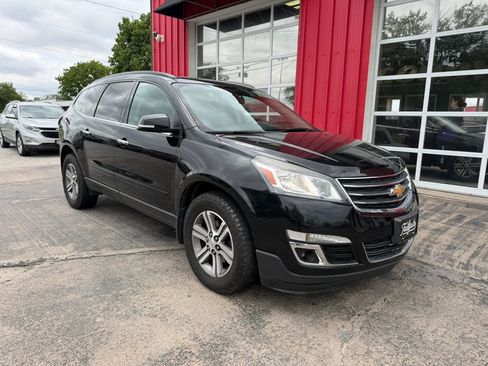 Used 2017 Chevrolet Traverse LT AWD/4WD image 2