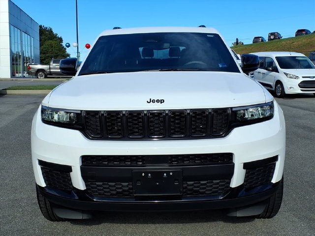 Used 2024 Jeep Grand Cherokee L Laredo AWD/4WD image 12