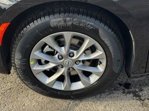 New 2026 Chrysler Pacifica Limited FWD image 10