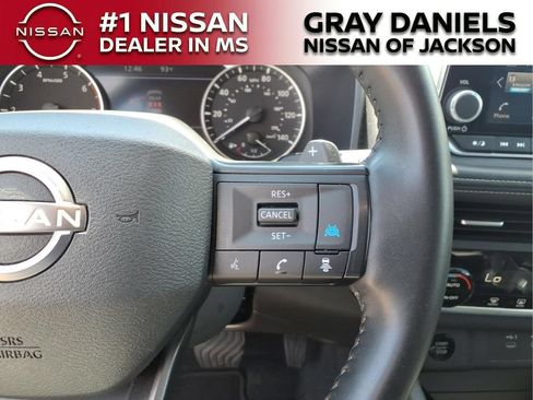 Used 2025 Nissan Rogue SV FWD image 15