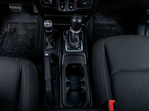 Used 2019 Jeep Wrangler Sport image 28