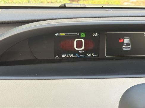 Used 2021 Toyota Prius L Eco image 19