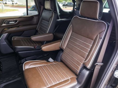 Used 2026 GMC Yukon Denali Ultimate AWD/4WD image 27