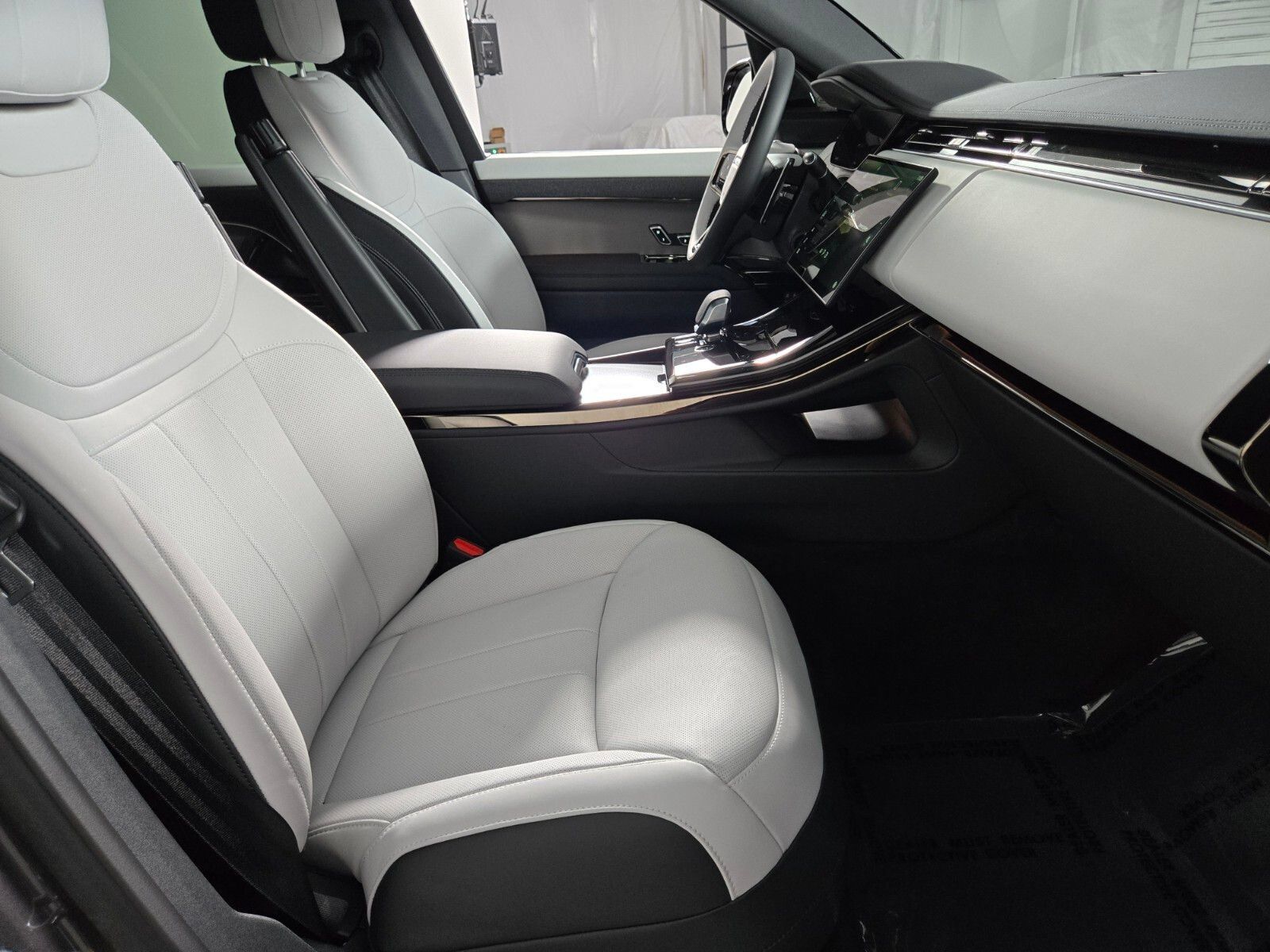 New 2026 Land Rover Range Rover Sport Dynamic SE AWD/4WD image 3