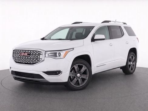Used 2017 GMC Acadia Denali w/ Technology Package FWD image 7
