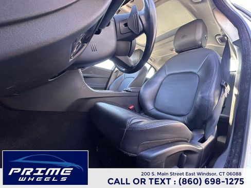 Used 2017 Jaguar XE Premium image 9