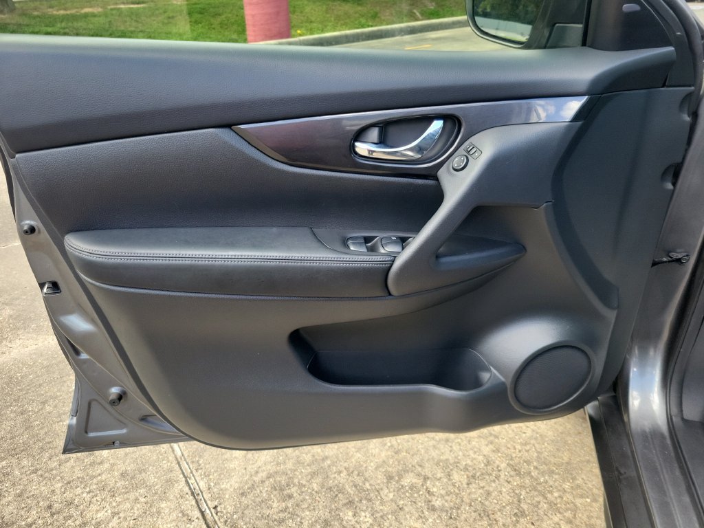 Used 2018 Nissan Rogue S FWD image 13