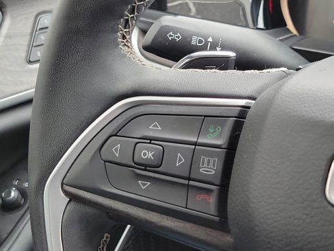 Used 2023 Jeep Grand Cherokee 4WD 4xe image 11