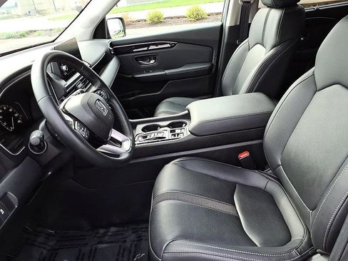Used 2025 Honda Pilot EX-L image 16