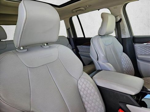 Used 2022 Jeep Grand Cherokee Summit w/ Advanced Protech Group IV AWD/4WD image 19