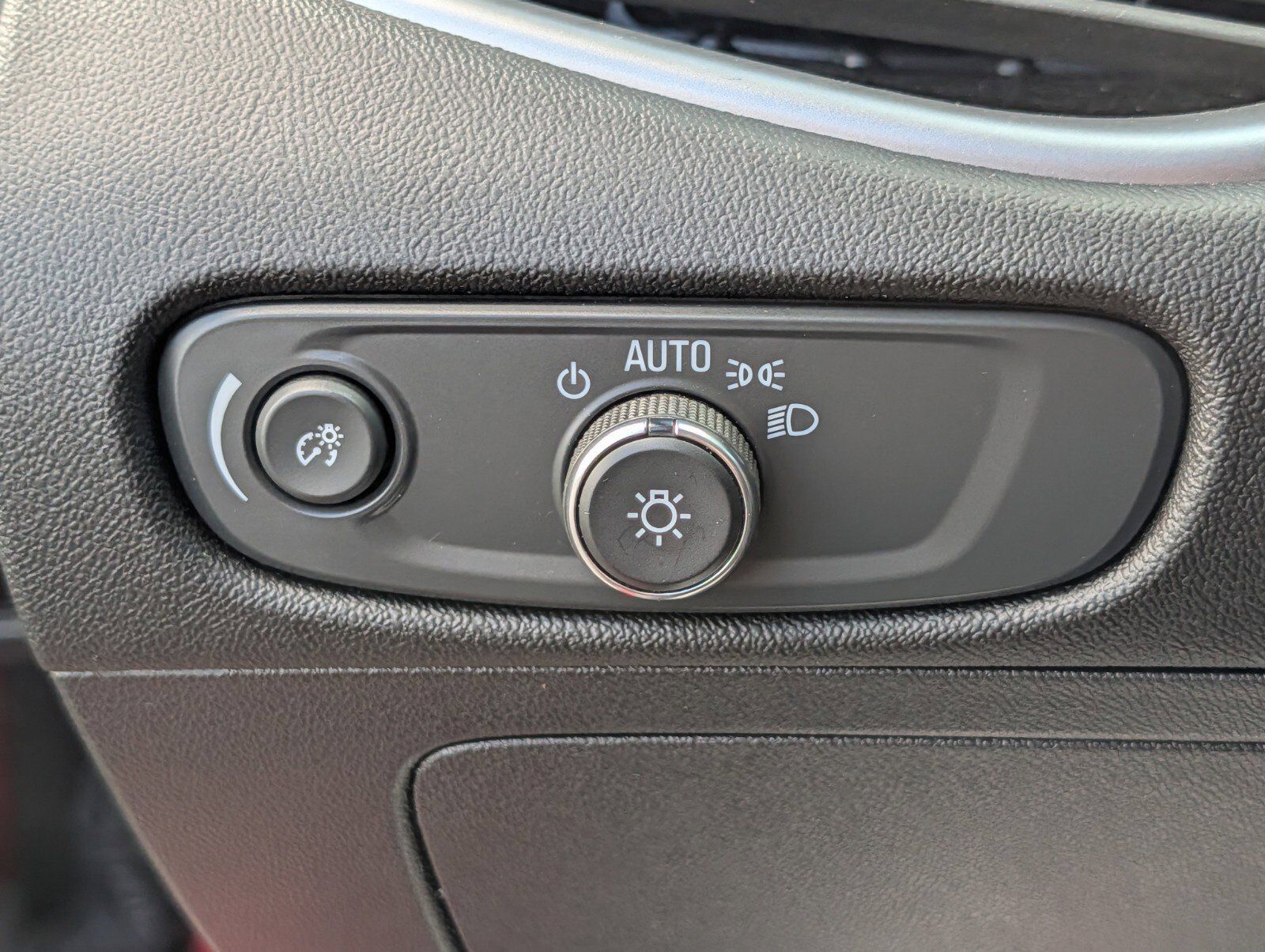 Used 2025 Chevrolet Malibu RS FWD image 9
