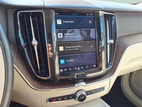 Used 2022 Volvo XC60 B5 Momentum image 9