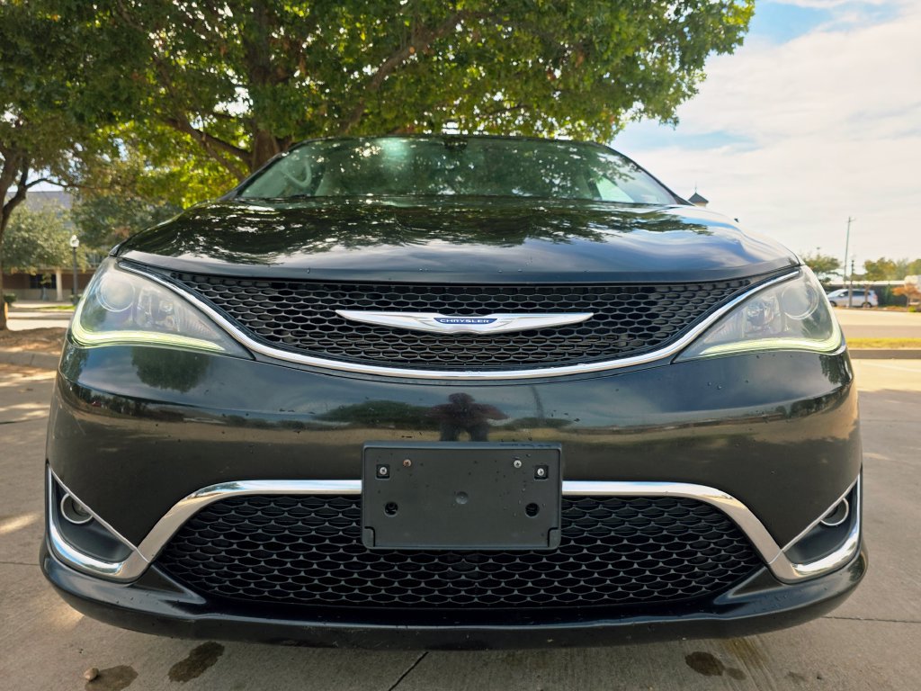 Used 2020 Chrysler Pacifica Limited FWD image 24