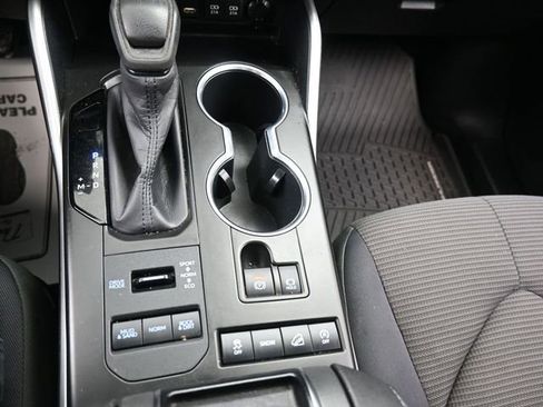 Used 2020 Toyota Highlander L image 11