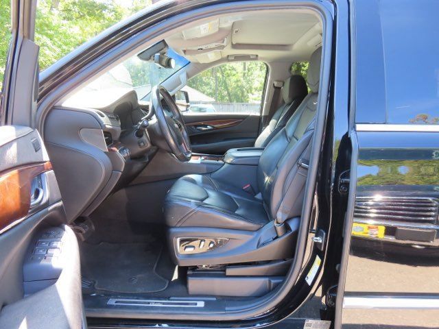 Used 2019 Cadillac Escalade Luxury AWD/4WD image 25