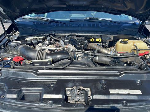 Used 2019 Ford F350 XLT AWD/4WD image 6