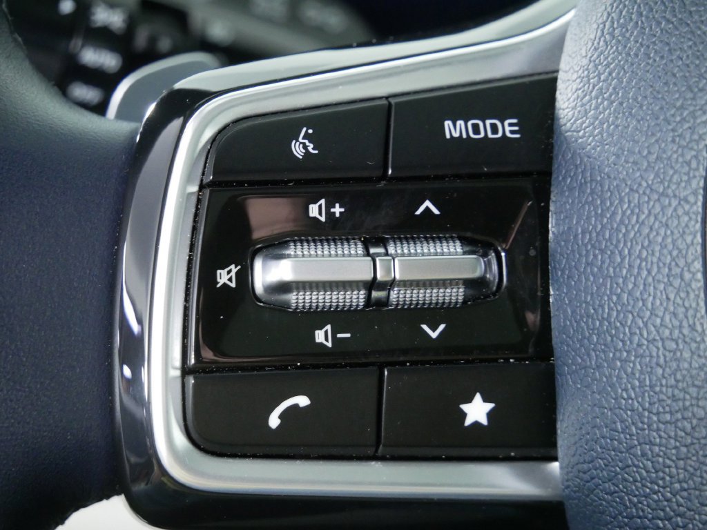 Used 2026 Kia Carnival SX FWD image 28
