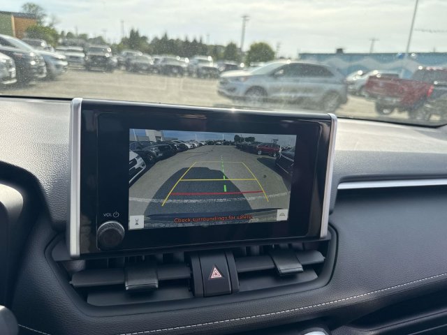Used 2025 Toyota RAV4 XLE AWD/4WD image 21
