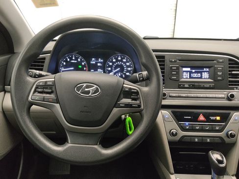 Used 2018 Hyundai Elantra SE FWD image 22