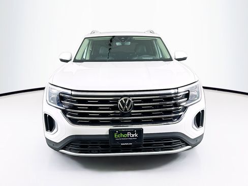Used 2024 Volkswagen Atlas SEL image 2