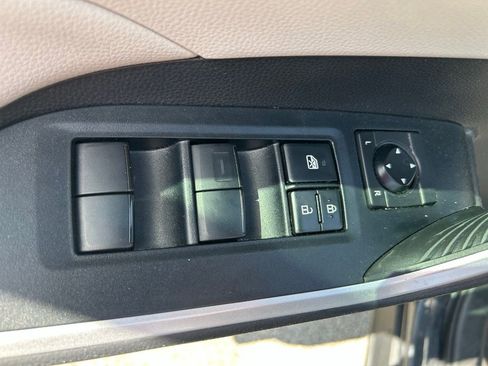Used 2020 Toyota RAV4 XLE w/ Convenience Package FWD image 18