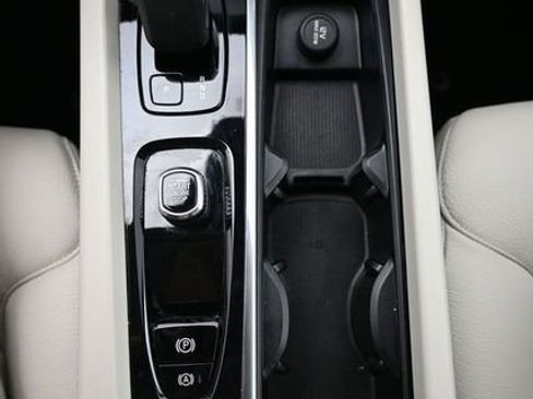 Used 2023 Volvo XC60 B5 Plus w/ Climate Package image 11