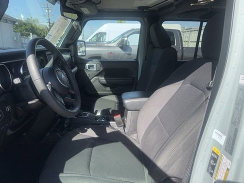 Used 2023 Jeep Wrangler Unlimited w/ 8.4" Radio Group image 9