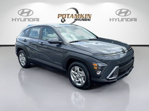 Certified 2024 Hyundai Kona SE image 3