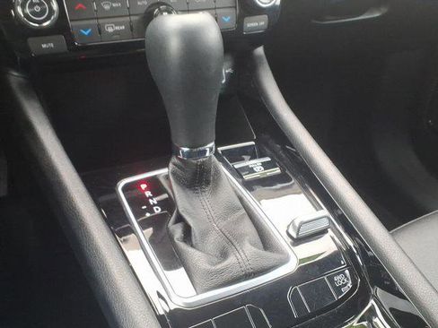 Certified 2024 Jeep Compass Limited image 17