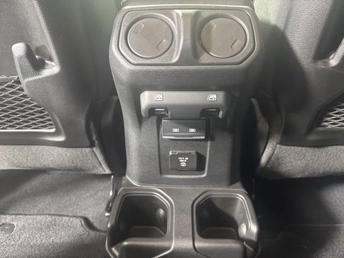 Used 2025 Jeep Gladiator Mojave w/ Convenience Group AWD/4WD image 13